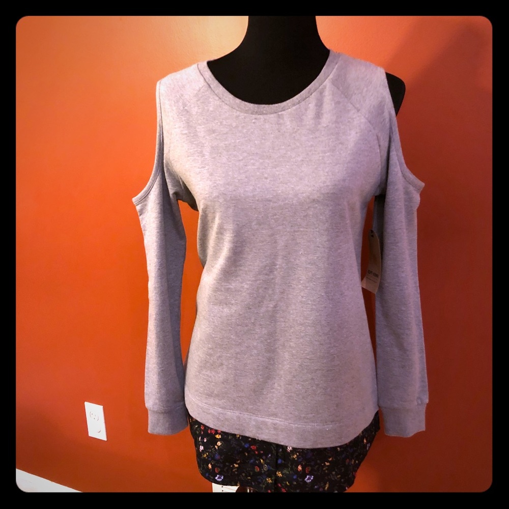 Cold shoulder Top - Picture 2 of 7